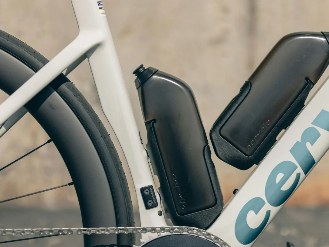 Cervelo WB03 AERO BOTTLE / CAGE ASSEMBLY (2027 Soloist)
